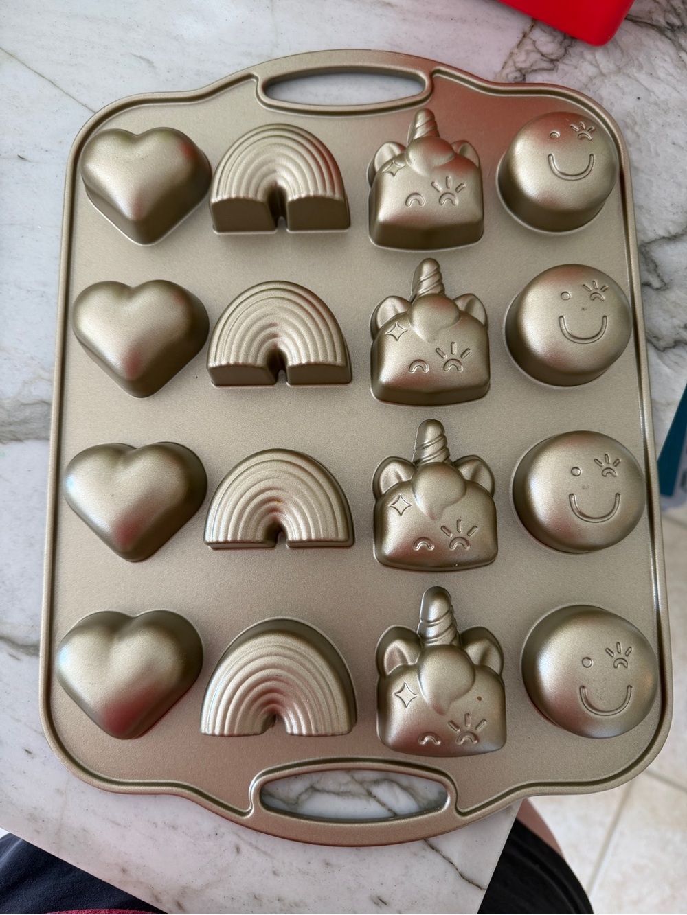 Williams Sonoma Nonstick unicorn rainbow Mini Cake Pan like new